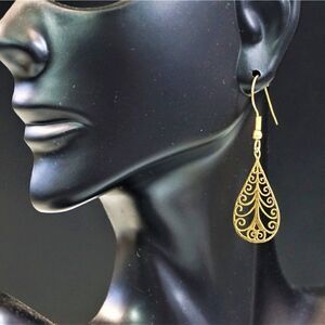 Gold Tone Filigree Earrings Teardrop Lace Fashion Pierced